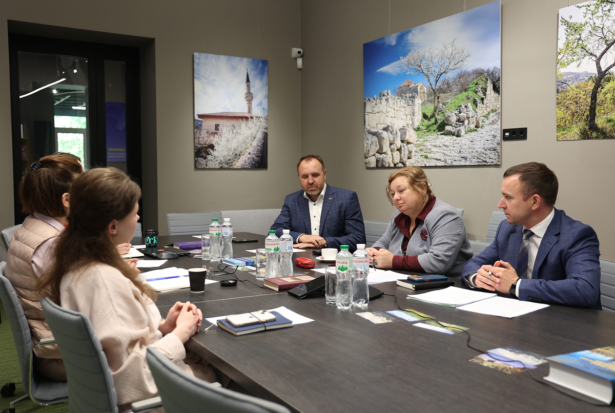 УКРНОІВІ, «Укрвинпром» та Представництво Президента України в АРК обговорили захист української виноробної спадщини Криму
