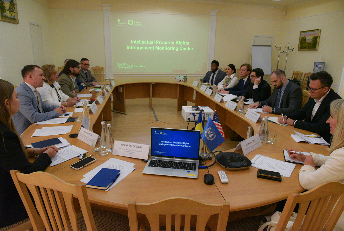 Посилення міжнародної співпраці у сфері захисту IP прав: відбулася зустріч УКРНОІВІ з USPTO та Посольством США в Україні
