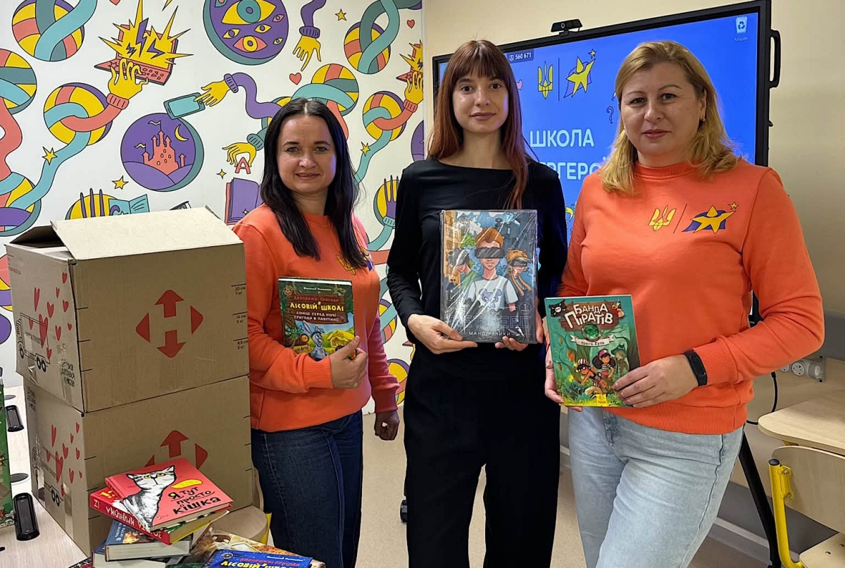 Книжки та ігри для маленьких пацієнтів: триває співпраця УКРНОІВІ зі «Школою Супергероїв»
